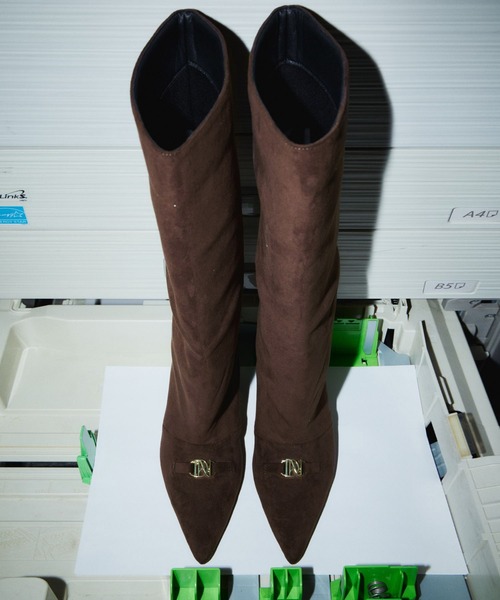 ANDRESD(アンドレスド)の「ロゴバックルロングブーツ / LOGO BUCKLE LONG BOOTS(ブーツ・レディース・ブラウン/ブラック・39/37/38)」の3枚目の写真
