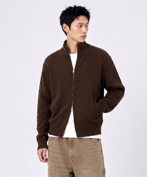 UNDEROFF(アンダーオフ)の「2WAY クロップド FISHERMAN ジップアップニット ブラウン(カーディガン/ボレロ・レディース・ブラウン・MEDIUM/LARGE/X-LARGE)」の4枚目の写真