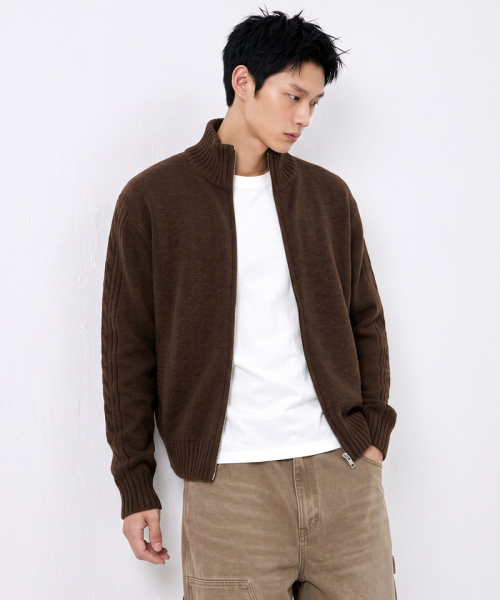 UNDEROFF(アンダーオフ)の「2WAY クロップド FISHERMAN ジップアップニット ブラウン(カーディガン/ボレロ・レディース・ブラウン・MEDIUM/LARGE/X-LARGE)」の5枚目の写真