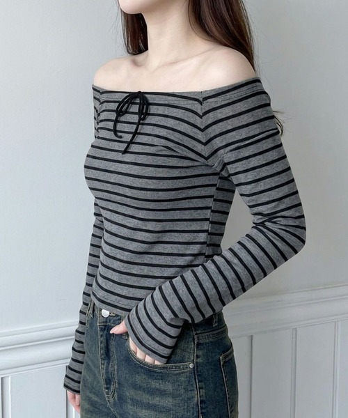 Jasmine Grandiflorum(ジャスミングランディフローラム)の「【Jasmine】ボーダー柄リボンオフショルトップス(Tシャツ/カットソー・レディース・グレー・FREE)」の4枚目の写真