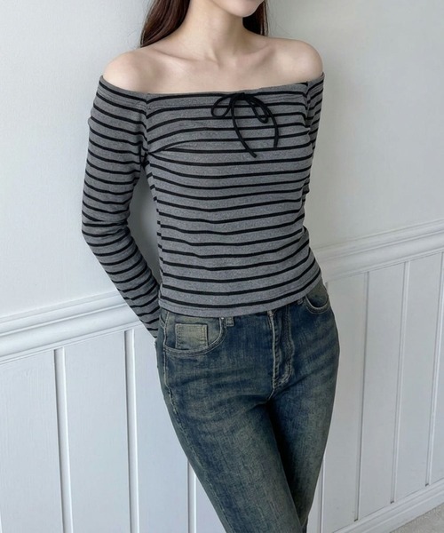 Jasmine Grandiflorum(ジャスミングランディフローラム)の「【Jasmine】ボーダー柄リボンオフショルトップス(Tシャツ/カットソー・レディース・グレー・FREE)」の5枚目の写真