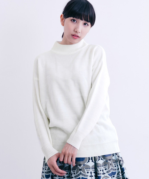 MERLOT(メルロー)の「ハイネックニットプルオーバー5853(ニット/セーター・レディース・ホワイト/ブラウン/イエロー系その他/ブラック/ネイビー/グリーン/ライトブルー/オフホワイト/ライトグレー/ピンク/キャメル/ブラウン系その他/イエロー/チェリーピンク/ブルーグリーン・FREE)」の1枚目の写真