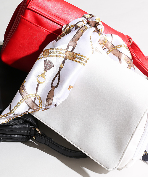 WEGO(ウィゴー)の「WEGO/【2点セット】スカーフ付き多機能ショルダーバッグ(ショルダーバッグ・レディース・ブラック/ホワイト/レッド・FREE)」の2枚目の写真