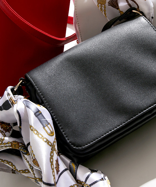 WEGO(ウィゴー)の「WEGO/【2点セット】スカーフ付き多機能ショルダーバッグ(ショルダーバッグ・レディース・ブラック/ホワイト/レッド・FREE)」の3枚目の写真