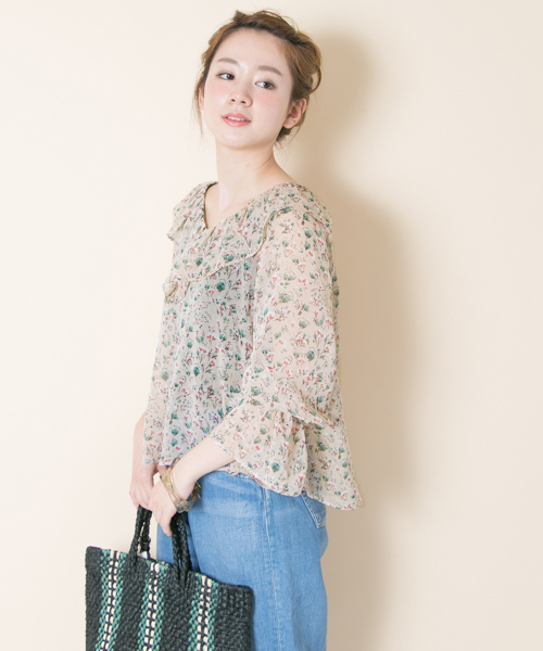 URBAN RESEARCH(アーバンリサーチ)の「フラワープリントブラウス(シャツ/ブラウス・レディース・ブルー系その他/イエロー系その他/ベージュ系その他・FREE)」の4枚目の写真