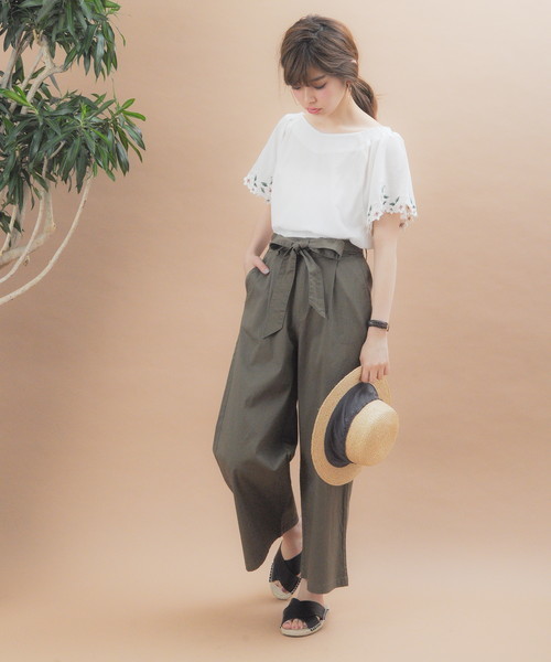 natural couture（ナチュラルクチュール）の「袖口お花刺繍ブラウス（シャツ/ブラウス・レディース・ブラック/オフホワイト/ブルー/イエロー/ピンク・FREE）」の6枚目の写真