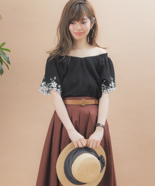 natural couture（ナチュラルクチュール）の「袖口お花刺繍ブラウス（シャツ/ブラウス・レディース・ブラック/オフホワイト/ブルー/イエロー/ピンク・FREE）」の11枚目の写真