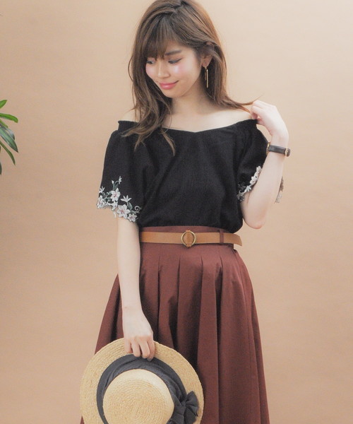 natural couture（ナチュラルクチュール）の「袖口お花刺繍ブラウス（シャツ/ブラウス・レディース・ブラック/オフホワイト/ブルー/イエロー/ピンク・FREE）」の13枚目の写真