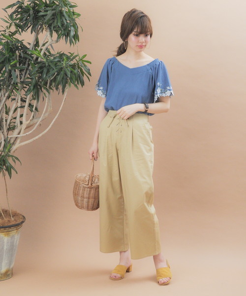 natural couture（ナチュラルクチュール）の「袖口お花刺繍ブラウス（シャツ/ブラウス・レディース・ブラック/オフホワイト/ブルー/イエロー/ピンク・FREE）」の15枚目の写真