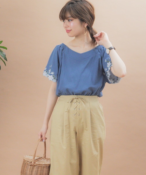 natural couture（ナチュラルクチュール）の「袖口お花刺繍ブラウス（シャツ/ブラウス・レディース・ブラック/オフホワイト/ブルー/イエロー/ピンク・FREE）」の17枚目の写真