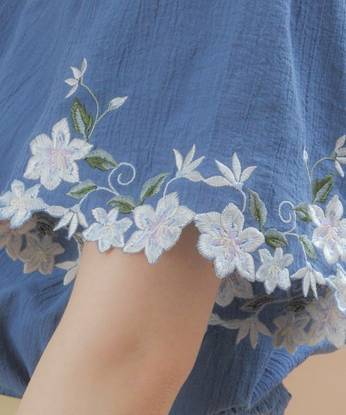 natural couture（ナチュラルクチュール）の「袖口お花刺繍ブラウス（シャツ/ブラウス・レディース・ブラック/オフホワイト/ブルー/イエロー/ピンク・FREE）」の18枚目の写真