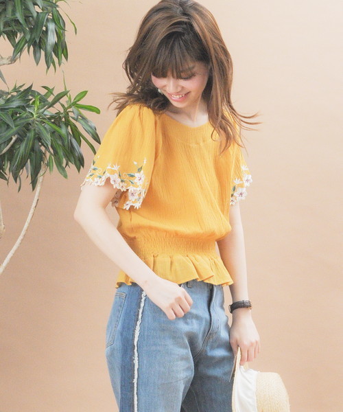 natural couture（ナチュラルクチュール）の「袖口お花刺繍ブラウス（シャツ/ブラウス・レディース・ブラック/オフホワイト/ブルー/イエロー/ピンク・FREE）」の20枚目の写真