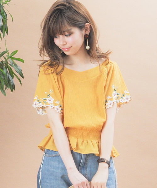 natural couture（ナチュラルクチュール）の「袖口お花刺繍ブラウス（シャツ/ブラウス・レディース・ブラック/オフホワイト/ブルー/イエロー/ピンク・FREE）」の21枚目の写真