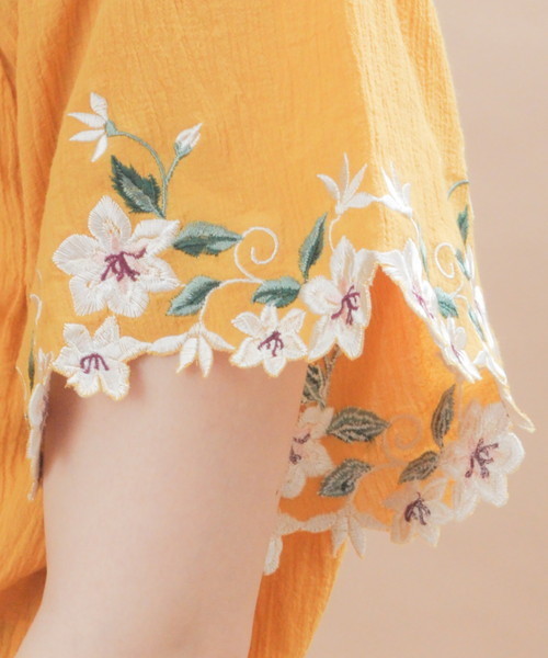 natural couture（ナチュラルクチュール）の「袖口お花刺繍ブラウス（シャツ/ブラウス・レディース・ブラック/オフホワイト/ブルー/イエロー/ピンク・FREE）」の22枚目の写真