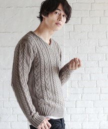 セミワイドシルエットケーブル編みVネックニット
