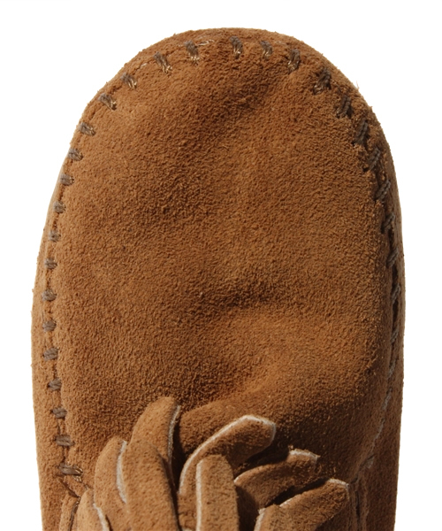 Minnetonka（ミネトンカ）の「MINNETONKA:ダブルフリンジ サイドジップ（baby)（ブーツ・キッズ・ベージュ/ブラウン・12/13）」の6枚目の写真