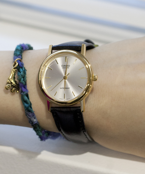 NANO universe(ナノユニバース)の「CASIO クラシックアナログウォッチ-M(アナログ腕時計・レディース・ブラック/ホワイト/ゴールド・FREE)」の2枚目の写真