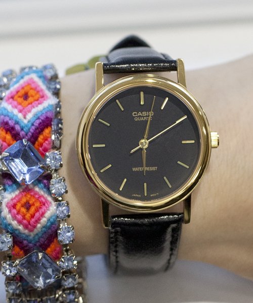 NANO universe(ナノユニバース)の「CASIO クラシックアナログウォッチ-M(アナログ腕時計・レディース・ブラック/ホワイト/ゴールド・FREE)」の1枚目の写真