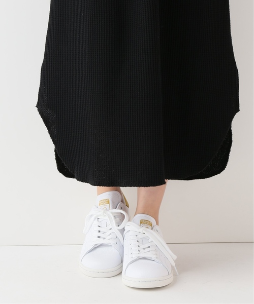 SLOBE IENA(スローブイエナ)の「adidas STANSMITH スニーカー(スニーカー・レディース・ブラック/イエロー・23cm/23.5cm/24cm/24.5cm)」の5枚目の写真