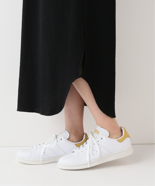 SLOBE IENA(スローブイエナ)の「adidas STANSMITH スニーカー(スニーカー・レディース・ブラック/イエロー・23cm/23.5cm/24cm/24.5cm)」の6枚目の写真