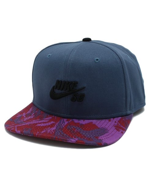 NIKE(ナイキ)の「NIKE SB ナイキ リザードカモ スナップバック キャップ(キャップ・メンズ・ブラック/ダークグレー・ONE SIZE)」の1枚目の写真