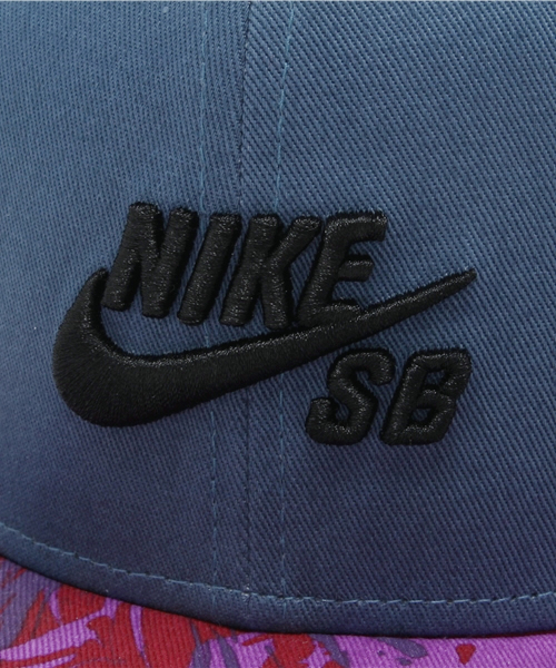 NIKE(ナイキ)の「NIKE SB ナイキ リザードカモ スナップバック キャップ(キャップ・メンズ・ブラック/ダークグレー・ONE SIZE)」の7枚目の写真