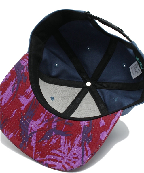 NIKE(ナイキ)の「NIKE SB ナイキ リザードカモ スナップバック キャップ(キャップ・メンズ・ブラック/ダークグレー・ONE SIZE)」の6枚目の写真