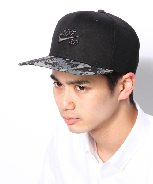 NIKE(ナイキ)の「NIKE SB ナイキ リザードカモ スナップバック キャップ(キャップ・メンズ・ブラック/ダークグレー・ONE SIZE)」の9枚目の写真