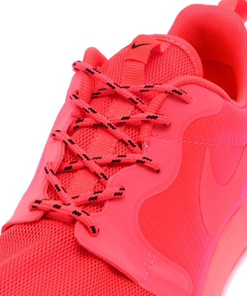 NIKE（ナイキ）の「ナイキ ローシラン WMNS NIKE ROSHERUN HYP 642233-600（スニーカー・メンズ・オレンジ・28.5cm）」の6枚目の写真