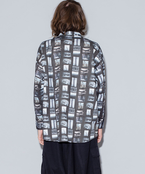 NO ID.（ノーアイディ）の「フォトグラフィックプリントSH（シャツ/ブラウス・メンズ・ホワイト/ブラック/グレー・ONE SIZE）」の10枚目の写真
