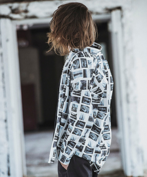 NO ID.（ノーアイディ）の「フォトグラフィックプリントSH（シャツ/ブラウス・メンズ・ホワイト/ブラック/グレー・ONE SIZE）」の4枚目の写真