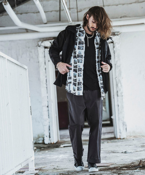 NO ID.（ノーアイディ）の「フォトグラフィックプリントSH（シャツ/ブラウス・メンズ・ホワイト/ブラック/グレー・ONE SIZE）」の5枚目の写真