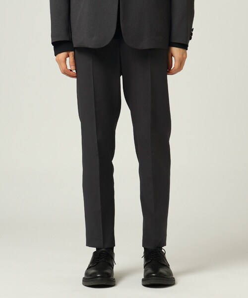 tk.TAKEO KIKUCHI（ティーケータケオキクチ）の「EVALET(R)テーパードパンツ（スーツパンツ・メンズ・チャコールグレー/ライトベージュ/ダークネイビー・03/04/02/01）」の2枚目の写真