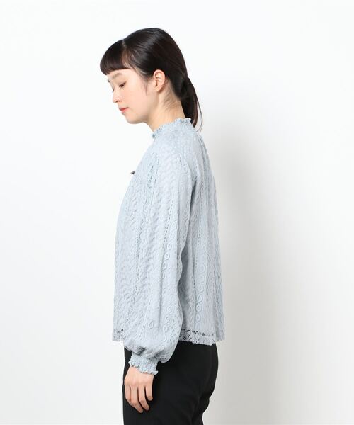 N.(N. Natural Beauty Basic)(エヌエヌナチュラルビューティーベーシック)の「レースシャーリングネックブラウス(シャツ/ブラウス・レディース・ブラック/ホワイト/ブルー・MEDIUM)」の4枚目の写真