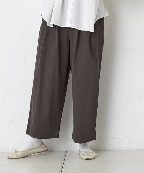 PUAL CE CIN(ピュアルセシン)の「綿麻カツラギストレッチタックパンツ(その他パンツ・レディース・チャコールグレー/アイボリー/ナチュラル・FREE)」の2枚目の写真