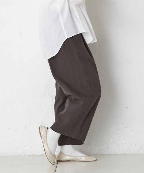 PUAL CE CIN(ピュアルセシン)の「綿麻カツラギストレッチタックパンツ(その他パンツ・レディース・チャコールグレー/アイボリー/ナチュラル・FREE)」の19枚目の写真