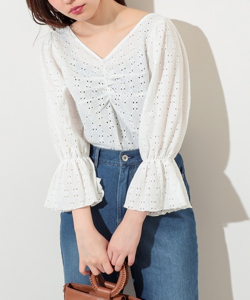 natural couture(ナチュラルクチュール)の「カットレース胸くしゅデザイントップス(Tシャツ/カットソー・レディース・オフホワイト/ベージュ/ラベンダー/ブラック・FREE)」の2枚目の写真