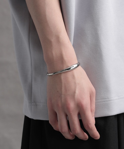 HARE（ハレ）の「【UNISEX MADE IN JAPAN】ブラスバングル (HARE)（バングル/リストバンド・メンズ・シルバー/シルバー系その他/シルバー系その他2/シルバー系その他3/シルバー系その他4・FREE）」の5枚目の写真