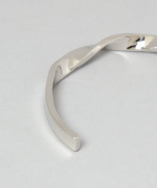 HARE（ハレ）の「【UNISEX MADE IN JAPAN】ブラスバングル (HARE)（バングル/リストバンド・メンズ・シルバー/シルバー系その他/シルバー系その他2/シルバー系その他3/シルバー系その他4・FREE）」の20枚目の写真