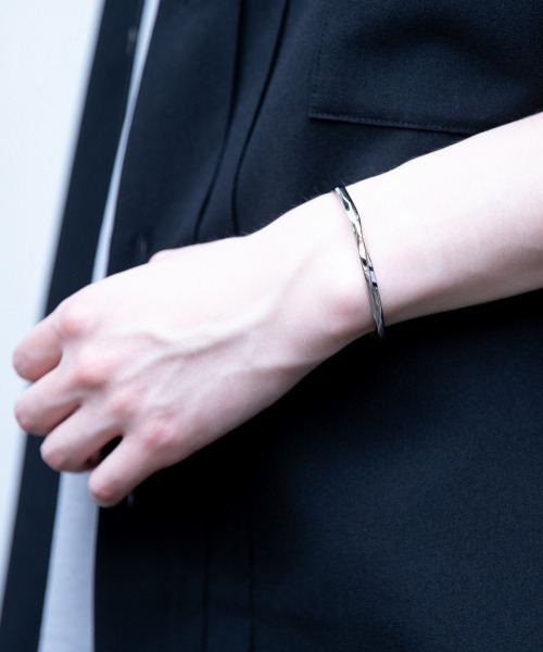 HARE（ハレ）の「【UNISEX MADE IN JAPAN】ブラスバングル (HARE)（バングル/リストバンド・メンズ・シルバー/シルバー系その他/シルバー系その他2/シルバー系その他3/シルバー系その他4・FREE）」の22枚目の写真