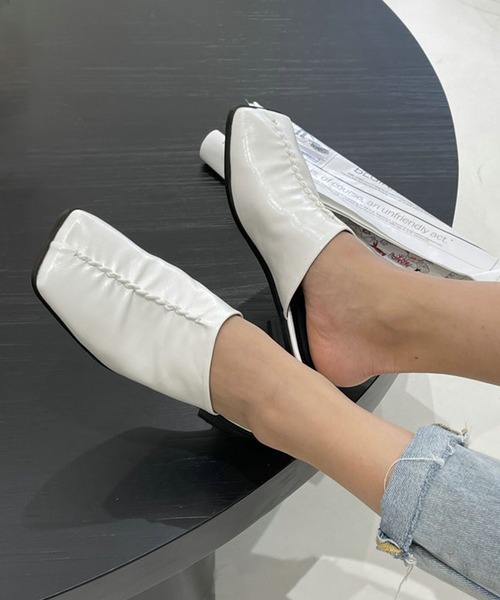 me+em select（ミームセレクト）の「スクエアトゥソフトギャザーミュールサンダル（サンダル・レディース・ホワイト/グリーン/ブラック・24/23/23.5/24.5）」の4枚目の写真