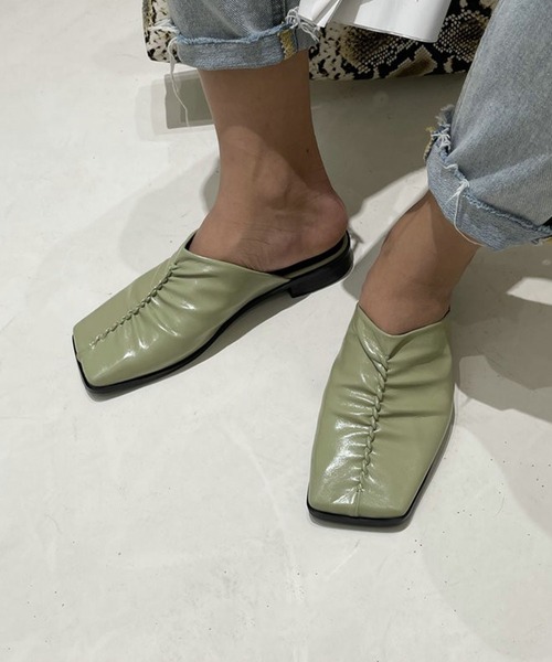 me+em select（ミームセレクト）の「スクエアトゥソフトギャザーミュールサンダル（サンダル・レディース・ホワイト/グリーン/ブラック・24/23/23.5/24.5）」の9枚目の写真