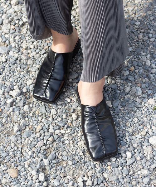 me+em select（ミームセレクト）の「スクエアトゥソフトギャザーミュールサンダル（サンダル・レディース・ホワイト/グリーン/ブラック・24/23/23.5/24.5）」の19枚目の写真