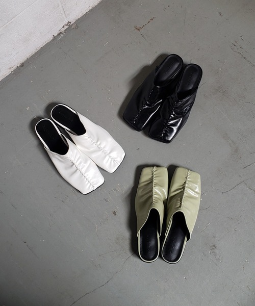 me+em select（ミームセレクト）の「スクエアトゥソフトギャザーミュールサンダル（サンダル・レディース・ホワイト/グリーン/ブラック・24/23/23.5/24.5）」の22枚目の写真