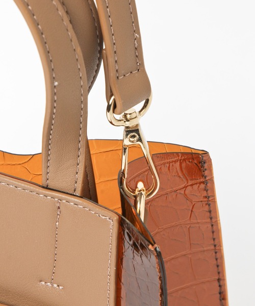 Heather（ヘザー）の「ポケットＰＶＣバッグ　950514（ショルダーバッグ・レディース・ホワイト系/ブラウン系・ONE SIZE）」の15枚目の写真