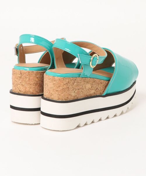 Sugar Sugar（シュガーシュガー）の「【SUGAR SUGAR シュガーシュガー】シャークエナメルストラップサンダル（サンダル・レディース・ホワイト系その他/イエロー系その他/ブラック系その他/グリーン系その他・L/S/M/LL）」の5枚目の写真