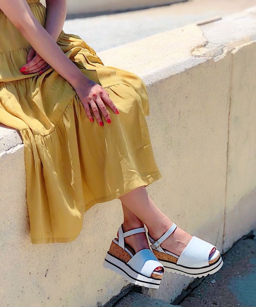 Sugar Sugar（シュガーシュガー）の「【SUGAR SUGAR シュガーシュガー】シャークエナメルストラップサンダル（サンダル・レディース・ホワイト系その他/イエロー系その他/ブラック系その他/グリーン系その他・L/S/M/LL）」の17枚目の写真