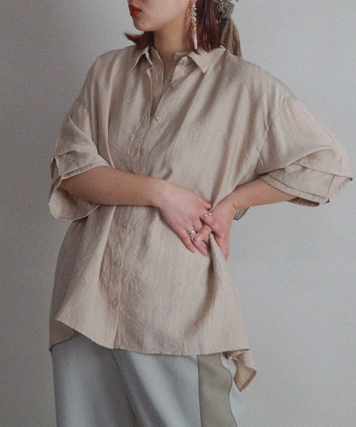 NICOLE CLUB（ニコル　クラブ）の「【NICOLE CLUB】レイヤード風シャツ（シャツ/ブラウス・レディース・パープル/ベージュ・MEDIUM）」の2枚目の写真