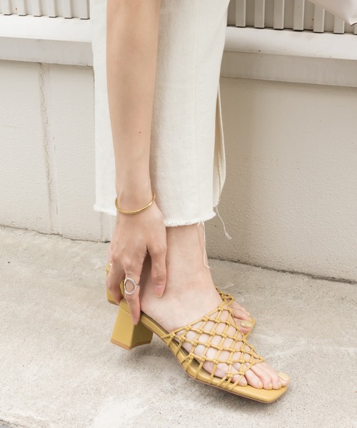 RANDA(ランダ)の「ソフト メッシュ編みミュールサンダル(サンダル・レディース・ブラウン/イエロー/アイボリー・LL/S/M/L)」の1枚目の写真