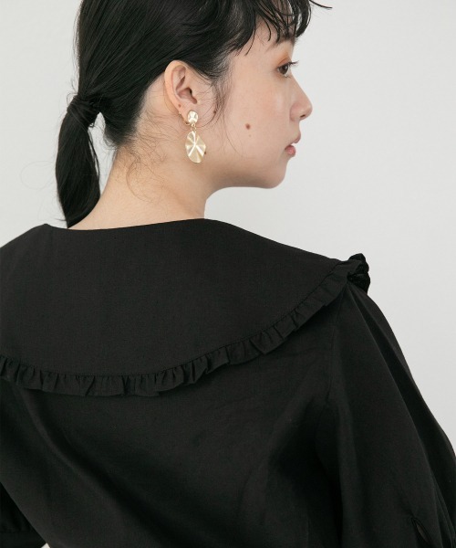 LOWRYS FARM（ローリーズファーム）の「リネンフリルカラーブラウス５Ｓ　957672（シャツ/ブラウス・レディース・オフホワイト/ブラック/ブラウン・FREE）」の5枚目の写真